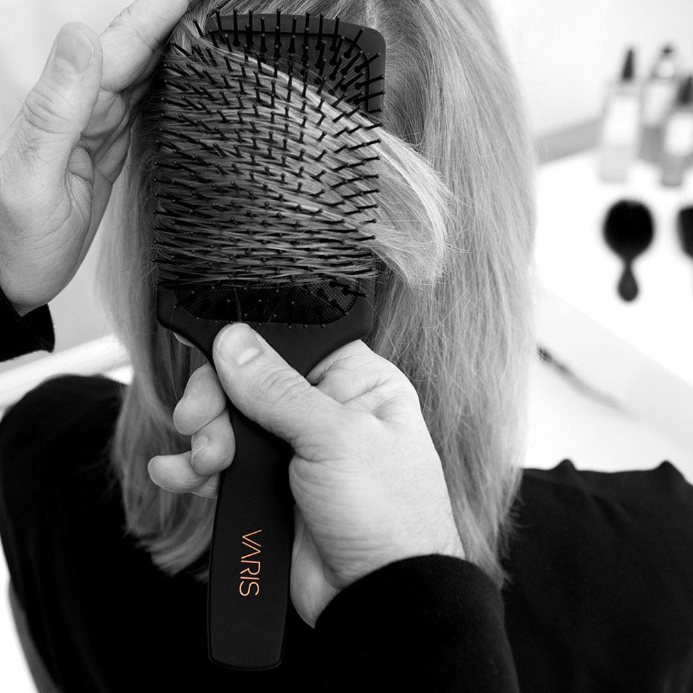 VARIS Paddle Brush