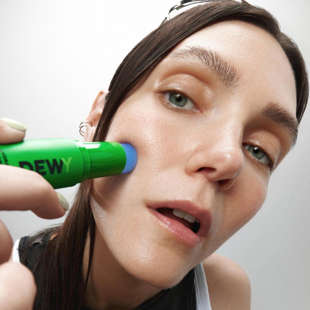 MÁDARA Dewy Hydra Koffein Serum-Stick